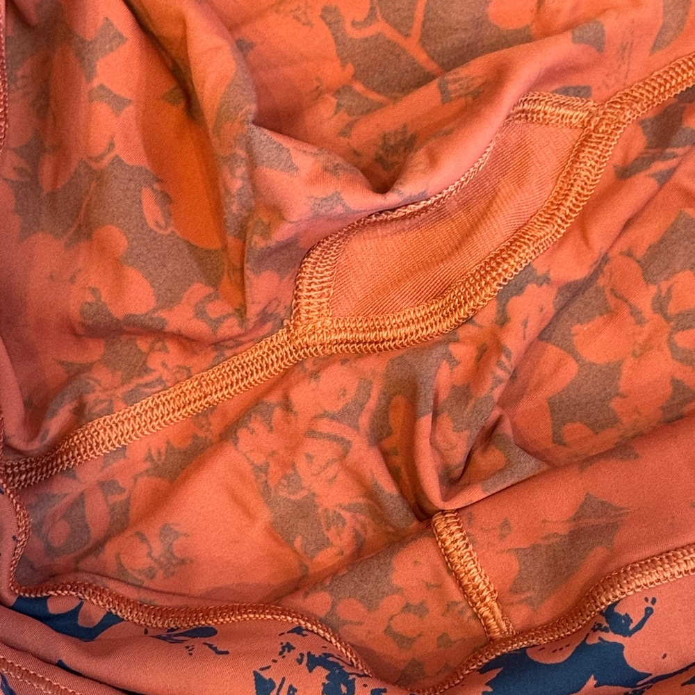 Lululemon Final Lap Crop - Size 12 - Picture 7 of 15